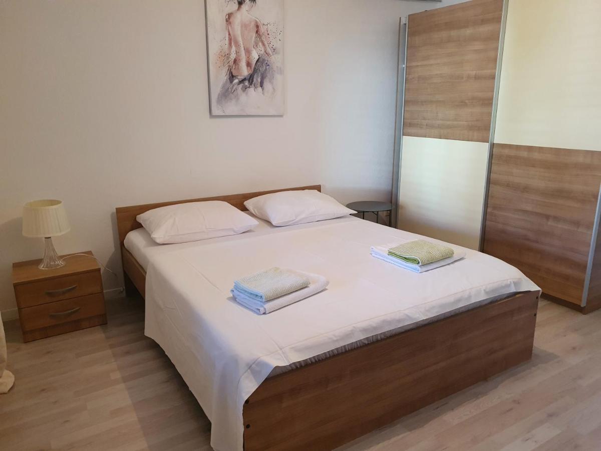 Appartement Apartman Luka à Sinj Extérieur photo