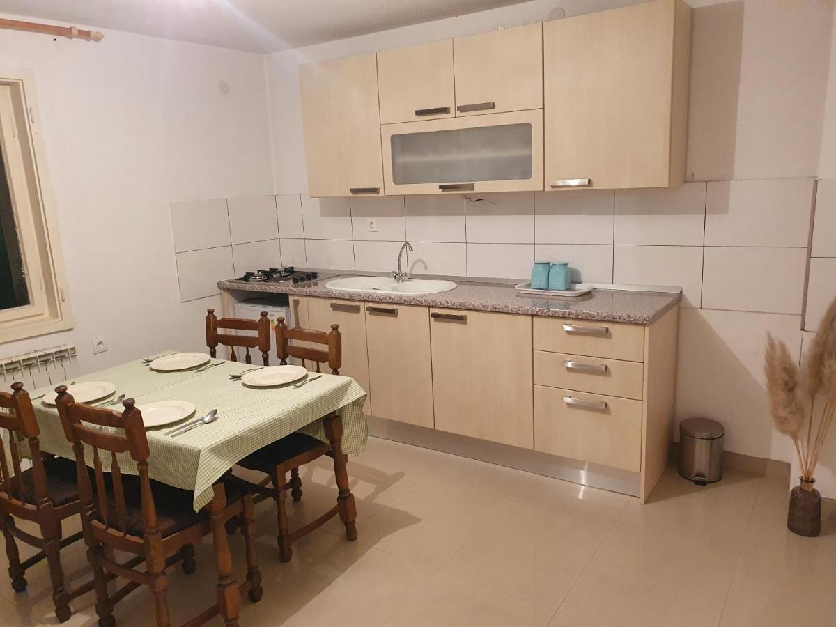 Appartement Apartman Luka à Sinj Extérieur photo